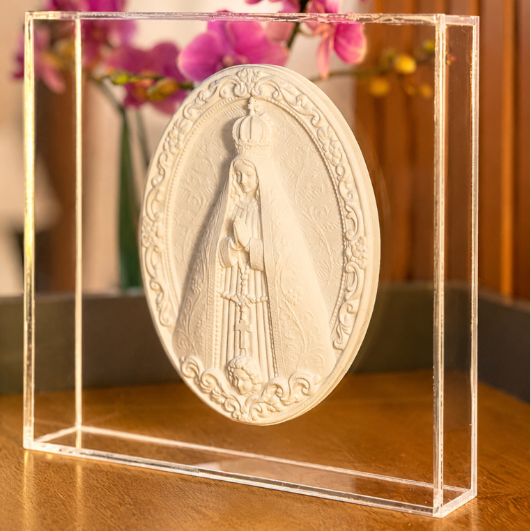 Quadro Decorativo em Acrílico Medalha Nossa Senhora Aparecida Decoração Quadro Transparente 15cm