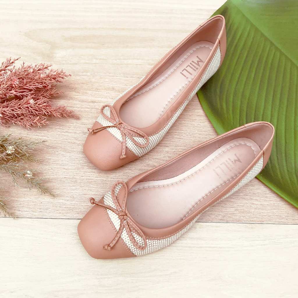 Sapatilha Feminina Nude com Laço Bico Quadrado Elegante Confortável Casual Chic