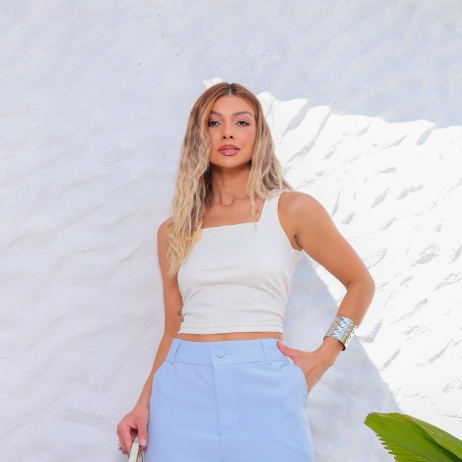 Regata Canelada Feminina Cropped Decote Reto Básica Elegante