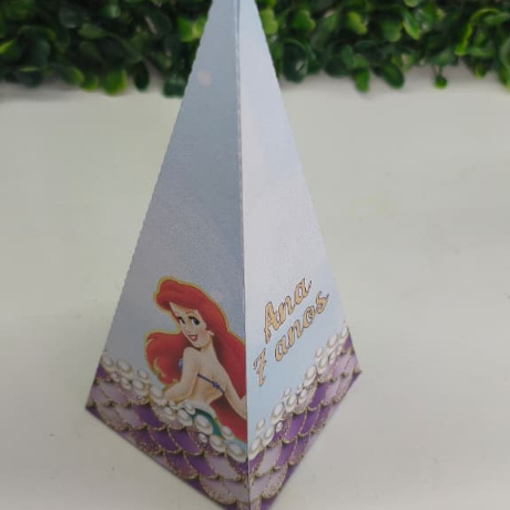 Caixa Pirâmide Princesa Ariel Personalizada Festa Infantil | Lembrancinha com Nome e Idade