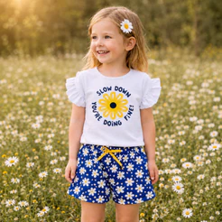Conjunto Infantil Menina Blusa Meia Malha com Estampa e Bermuda em Poliflex Estampada Verão