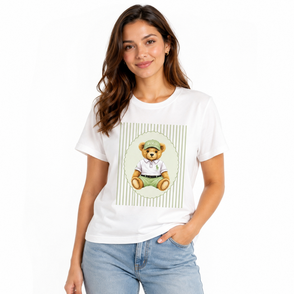 Camiseta Feminina Branca Estampada Ursinho Verde – Casual, Delicada e Confortável