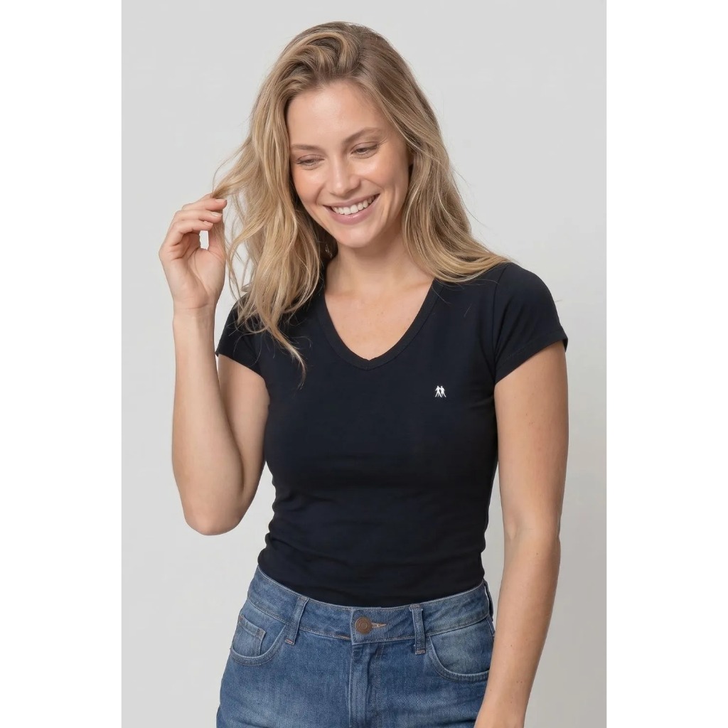 T-Shirt Básica Decote V Polo Wear Preto