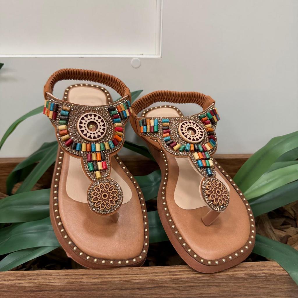 Sandália Feminina Rasteira Boho com Pedrarias Coloridas Confortável