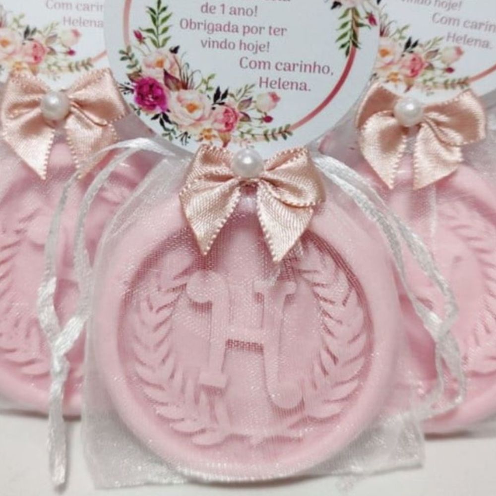 20 Sabonetes Artesanais com Inicial Brasão Lembrancinha Personalizada Batizado Casamento Chá De Bebe