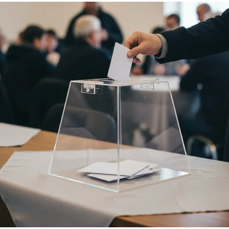 Urna Pirâmide de Acrílico 2mm para Sorteio Medida 20x20x12