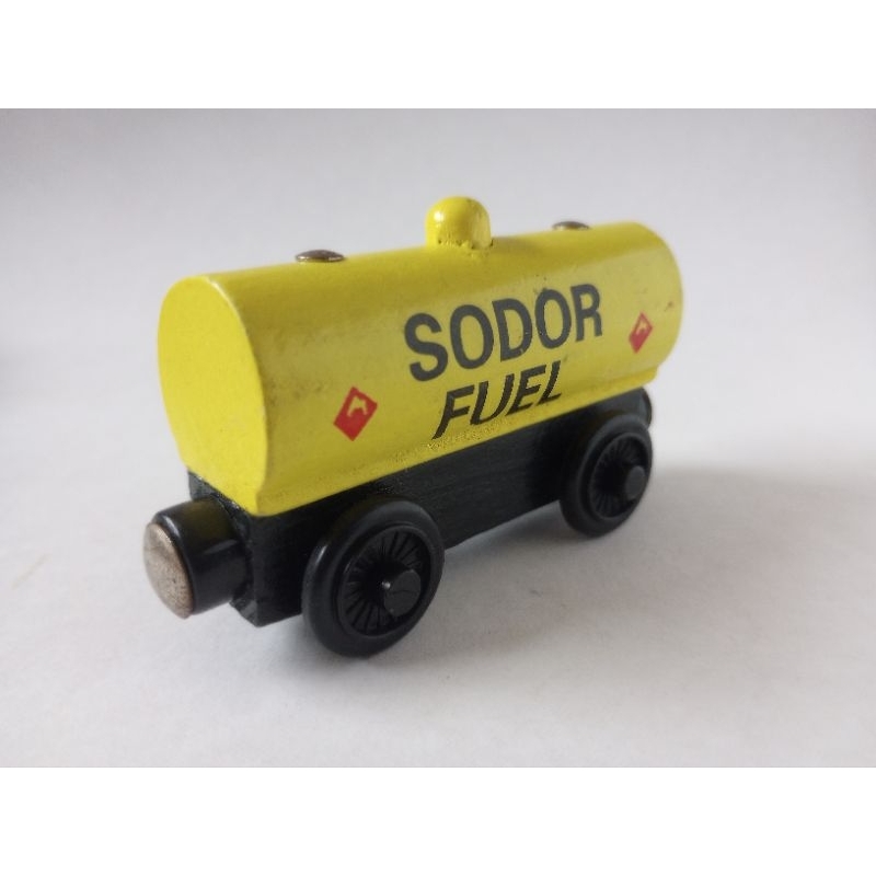 Miniatura Coleção Trem Thomas e Amigos Tanque Sodor Fuel Madeira Engate imā Presente Amante/Colecionador(Ler Descrição)