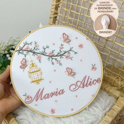 Porta Maternidade Menina Bastidor Bordado Floral com Borboleta 3d Personalizado com Nome