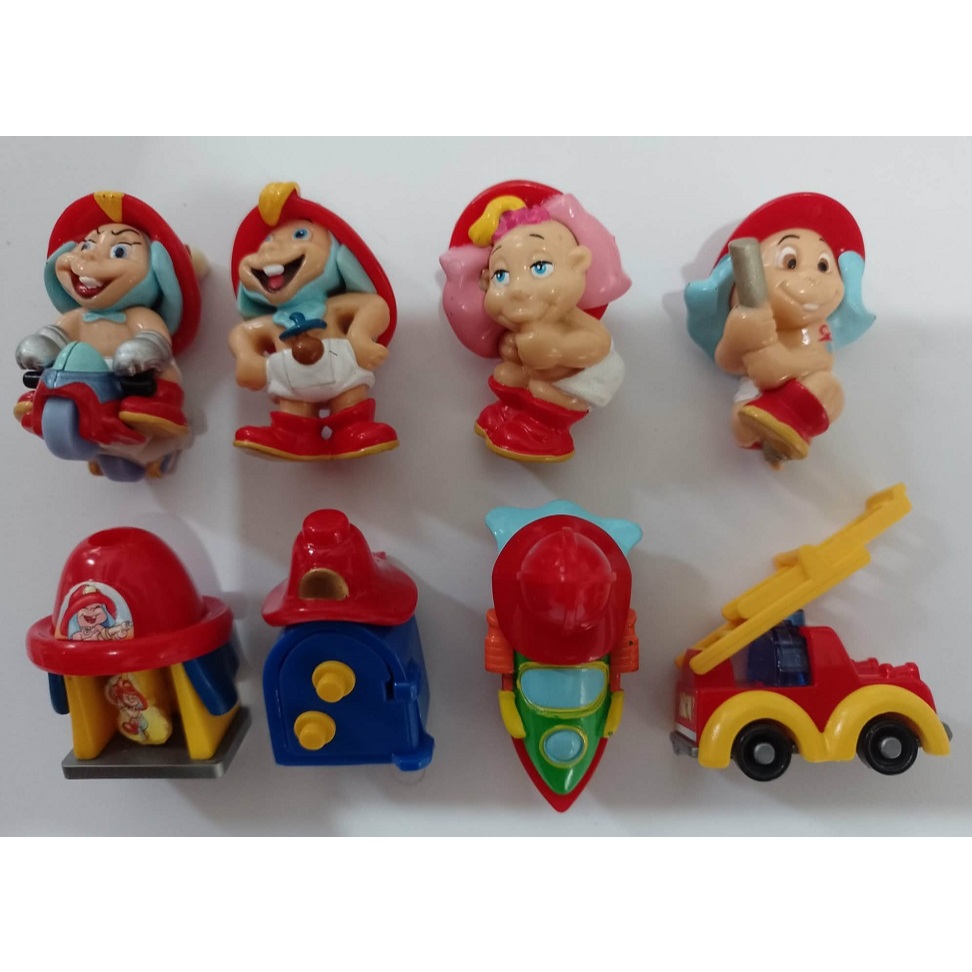 Kinder ovo - Babys Bombeiro ano 2005. Lote com 8 (4 bonecos + 4 acessórios, quarto boneco falta base)