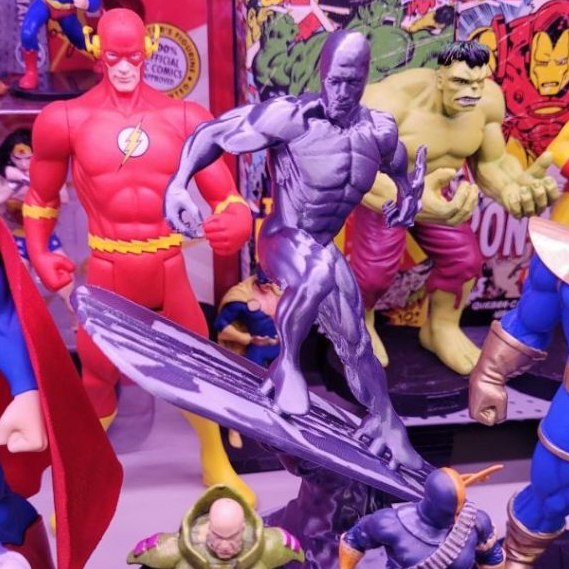 Estátua Decorativa Surfista Prateado – Peça Colecionável 19cm | Silver Surfer Style — imagem 2 de 2