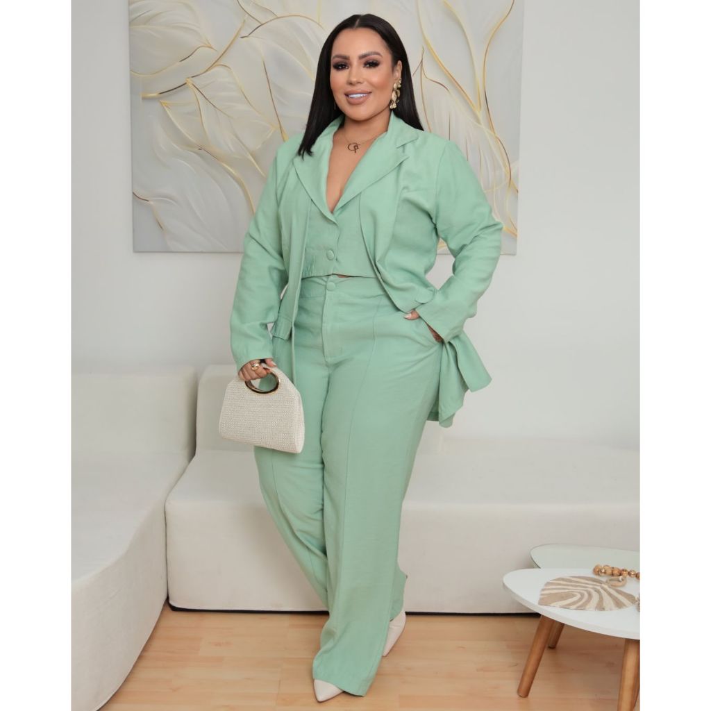 Conjunto Feminino Plus Size Alfaiataria Blazer com Cropped Integrado e Calça Elegante