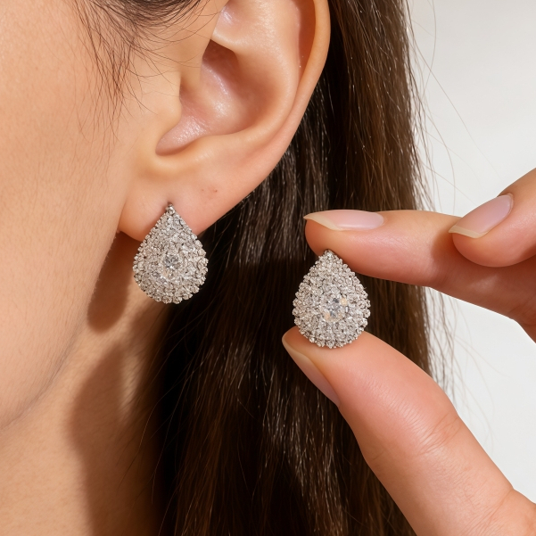 "Brinco Prata e Dourado em Gota com Cristais – Glamour e Sofisticação para Ocasiões Especiais" em Oferta na Shopee