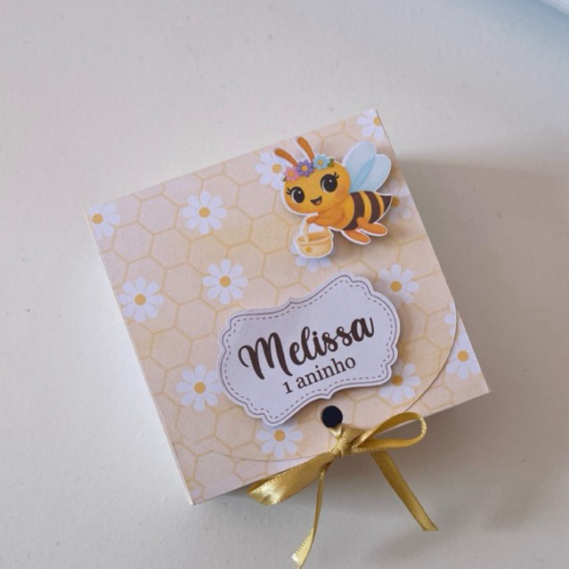 CAIXINHA LEMBRANCINHA PERSONALIZADA ABELHINHA | PERSONALIZADOS FESTA ABELHA | CAIXA PARA BROWNIE