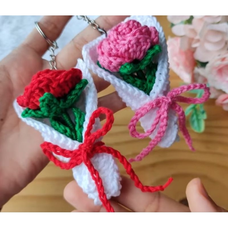 chaveiro Rosa amigurumi/ lembrancinha