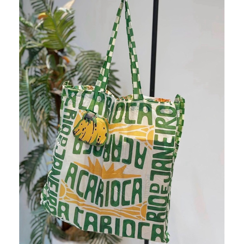 Bolsa Com 2 Alça + Chaveiro Porta Moeda Banana Farm Rio 1 Unidade Tactel 41cm x 7cm x 21cm