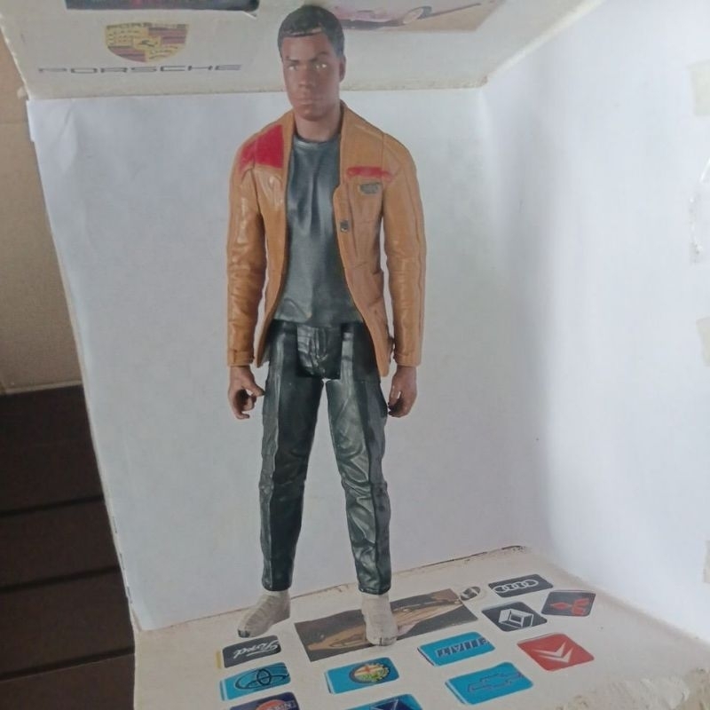 com marcas de uso boneco finn star wars hasbro