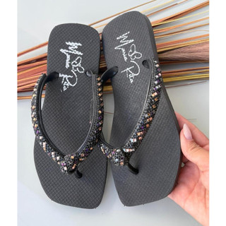 Chinelo Rasteira Feminino Confortável com correias detalhe nó de Brilho strass bico quadrado G MR