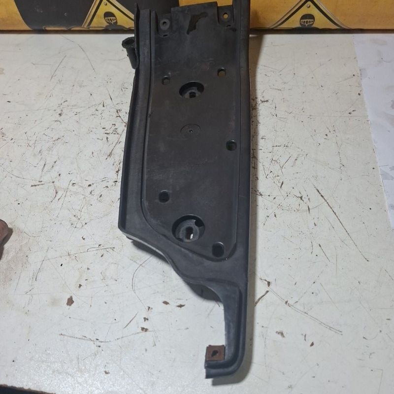 Suporte Do assoalho Lado Direito YAMAHA NEO AT 115 2005  a 2007  ORIGINAL USADO
