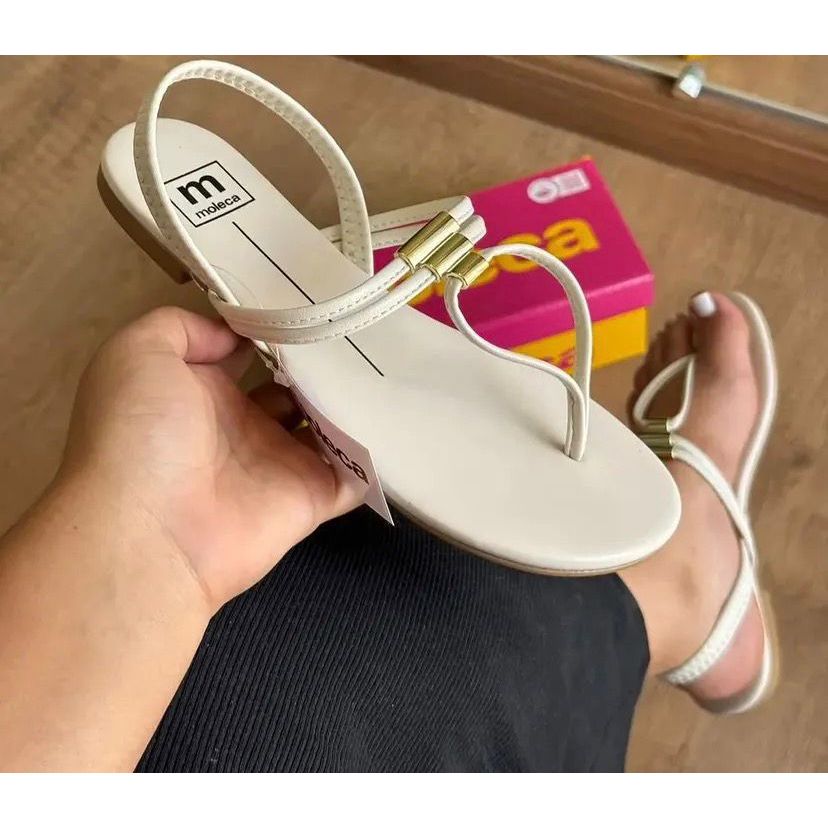 Sandália Rasteira Moleca Feminina Confortável Casual com Detalhe Metalizado