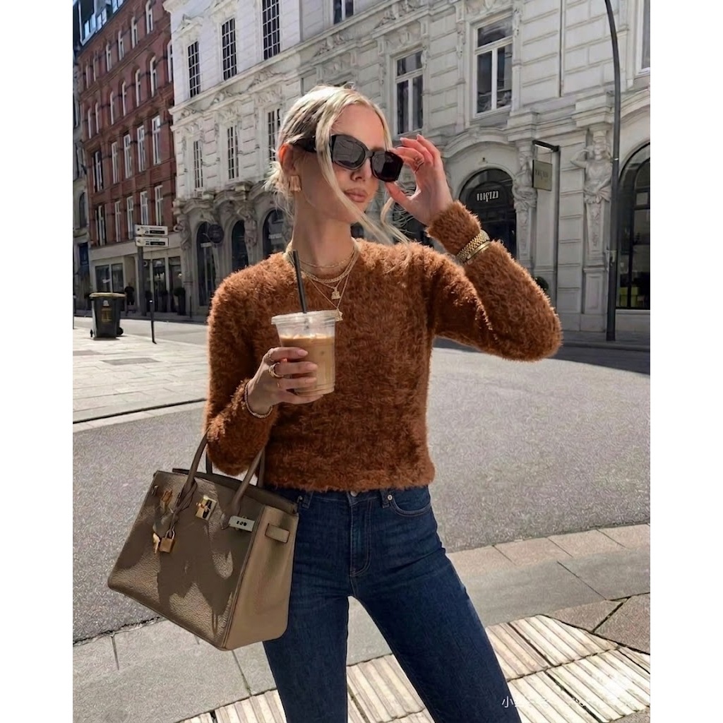 Blusa Feminina Manga Longa de Pelinho Inverno Quentinha e Confortável Look Casual