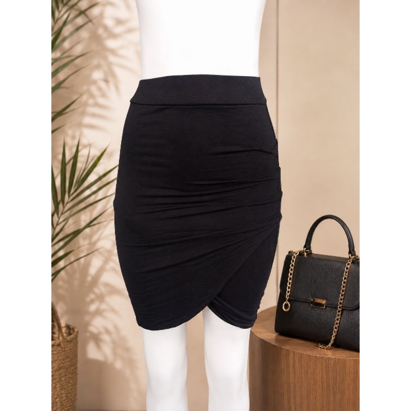 Saia Feminina Preta Transpassada Drapeada Groovy Forever Viscose Tam P