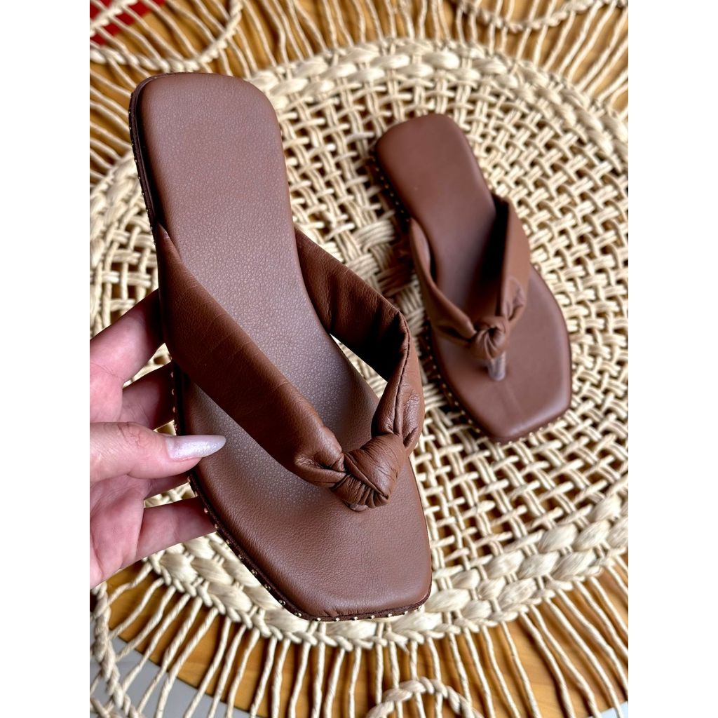 Chinelo Rasteira Feminina Minimalista com Tiras Macias Sandália Casual Elegante e Confortável