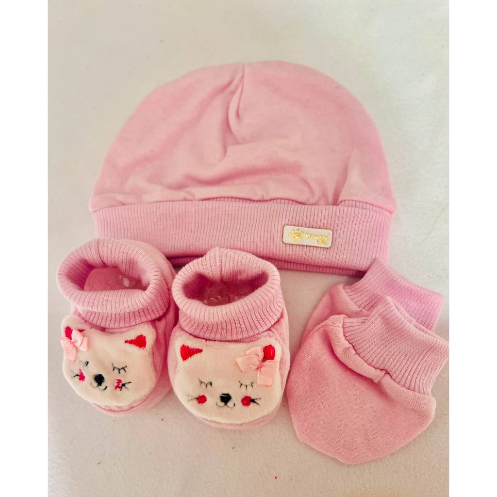 KIT TOUCA/GORRO, LUVAS E BOTINHA SAPATINHO PANTUFA BEBÊ MALHA ROSA CLARO