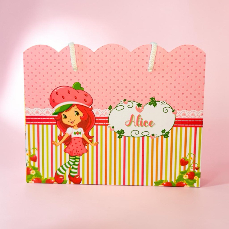 SACOLINHA Moranguinho 🍓💗 Personalizado |  Sacolinha Nuvem | Lembrancinha | Minos | Aniversário Moranguinho 💗🍓