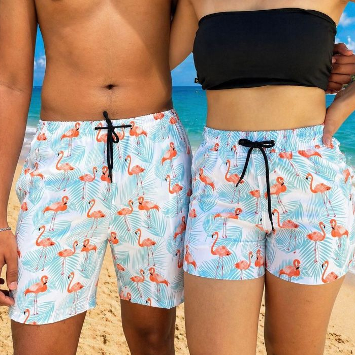 Kit Mozão Moda Praia Mauricinho Com Elastano Conjunto Kit Casal Verão Praia Bermuda Flamingo Namorados — imagem 2 de 2