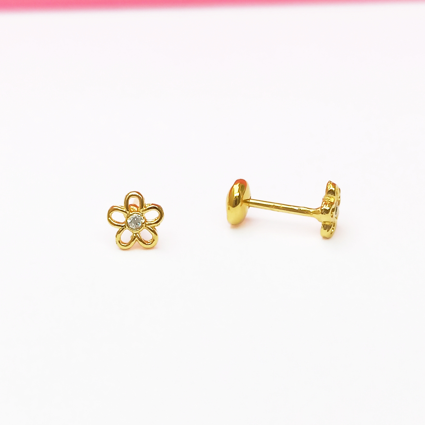 Brinco Infantil Florzinha Vazada com Miolo de Cristal e Tarraxa Baby – Banho Ouro 18k Antialérgico
