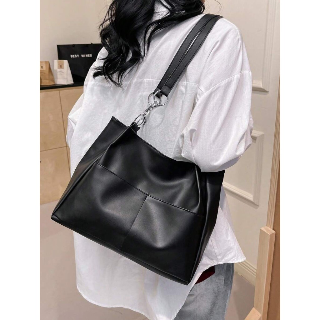 Bolsa de Ombro Feminina Preta Minimalista Grande Couro PU Macio com Detalhe de Corrente e Alça Dupla Espaçosa Estilo Cor