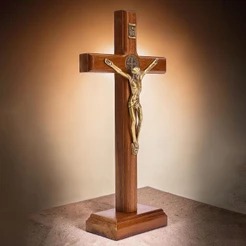 Crucifixo de Madeira 19cm Mesa ou Parede com Medalha de São Bento Católico