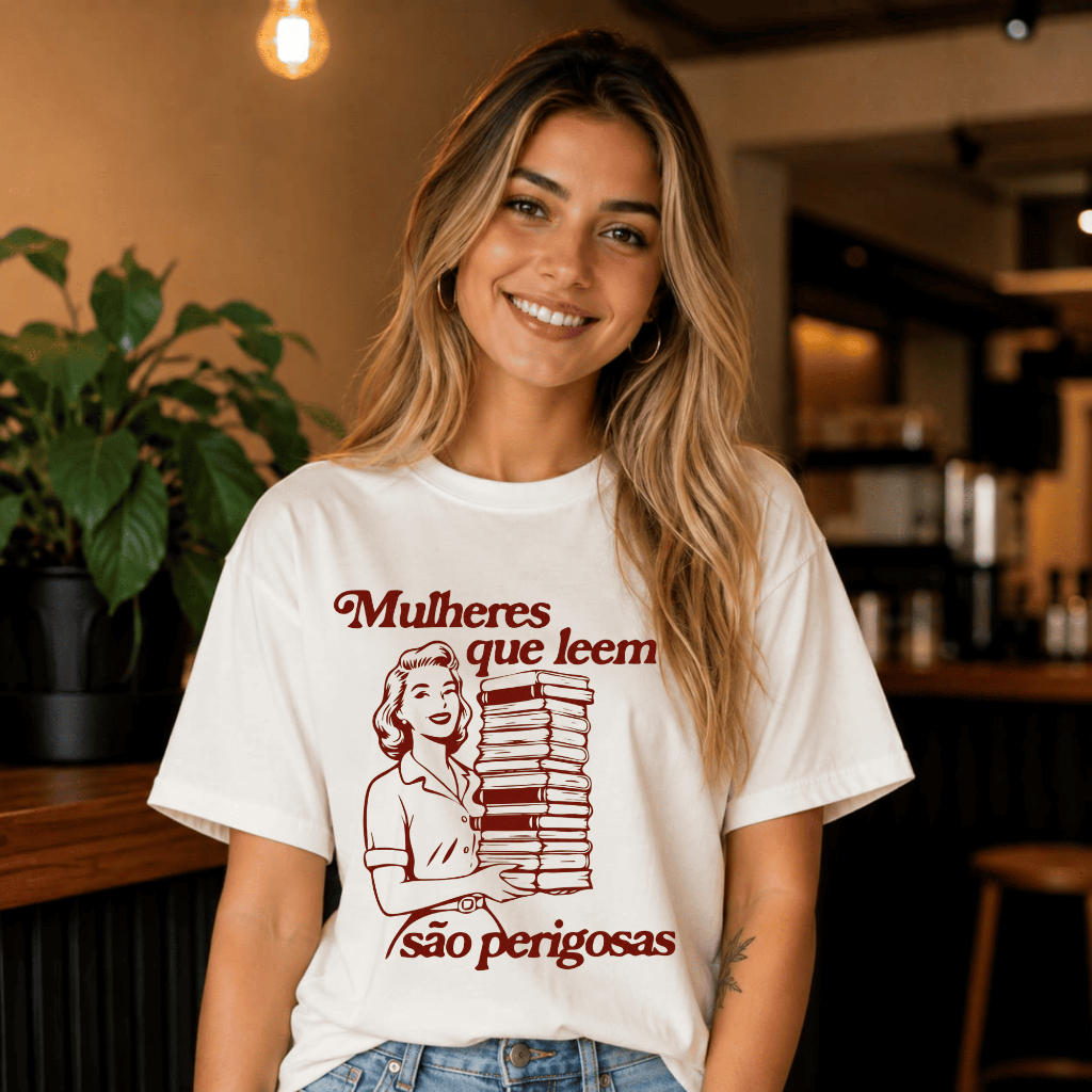 Camiseta Feminina para Amantes de Leitura "Mulheres que leem são perigosas" Blusa 100% Algodão