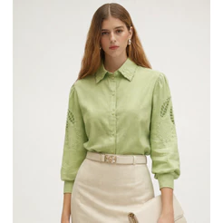 Camisa Feminina de Linho com Bordados Delicados nas Mangas - Moda Casual EQ1109