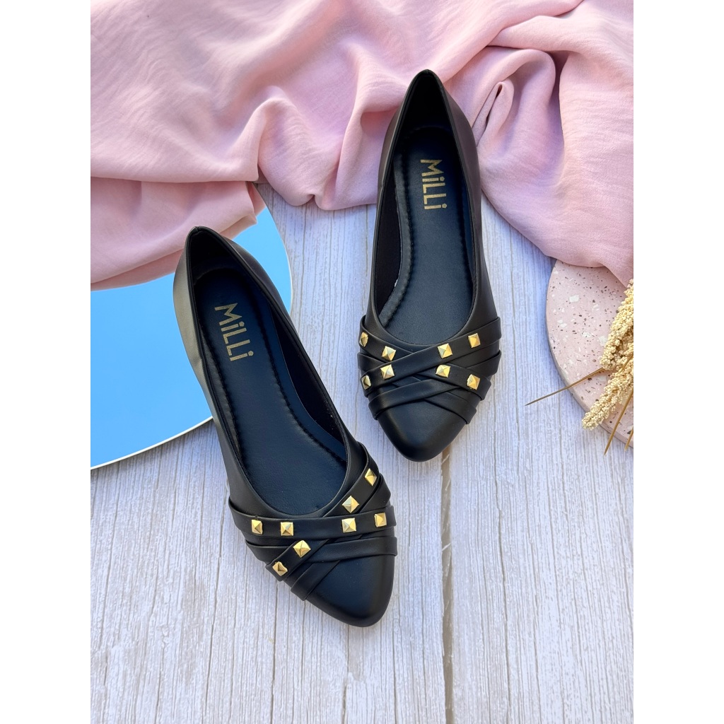 Sapatilha Feminina Milli Bico Fino Tachinhas Elegante Moderna