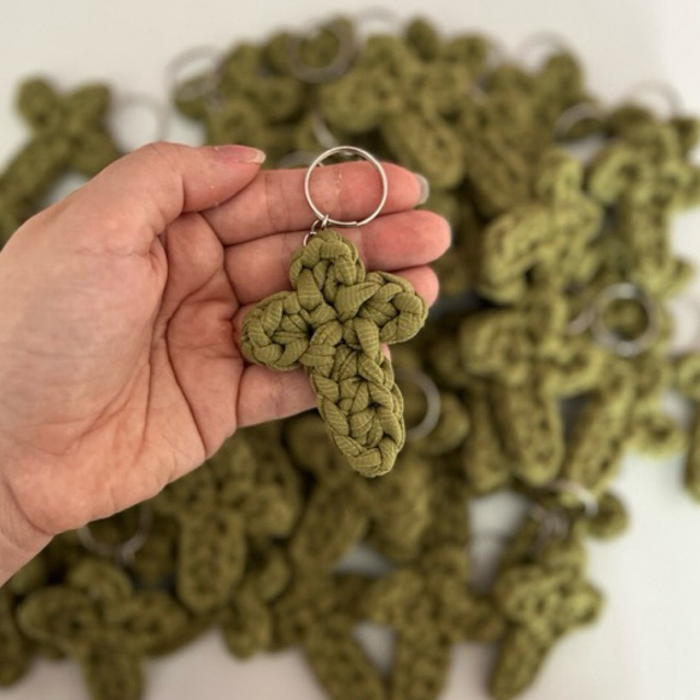 Kit Chaveiro Cruz em Fio de Malha | Lembrancinha de Batizado / Primeira Comunhão Eucaristia Personalizada
