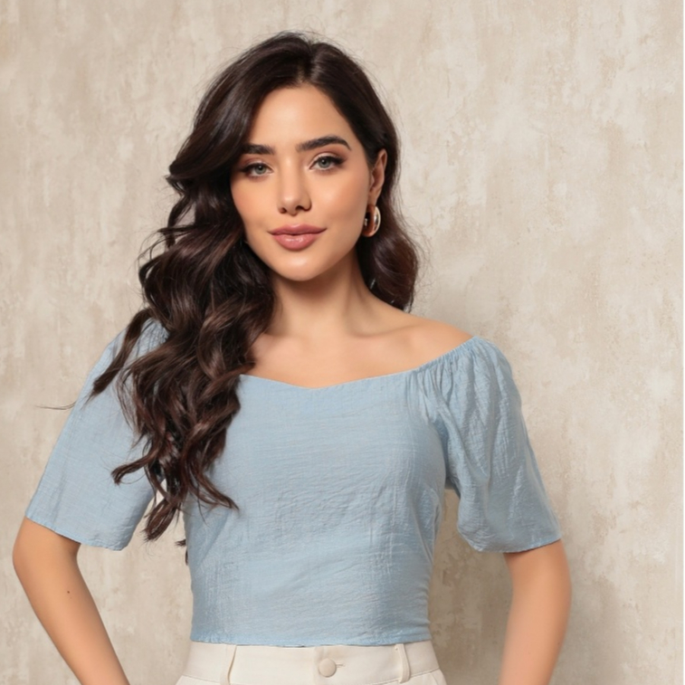 Blusa Cropped Feminina Ombro a Ombro Manga Curta Lastex Costas Tecido Leve Casual Elegante Confortável Primavera Verão