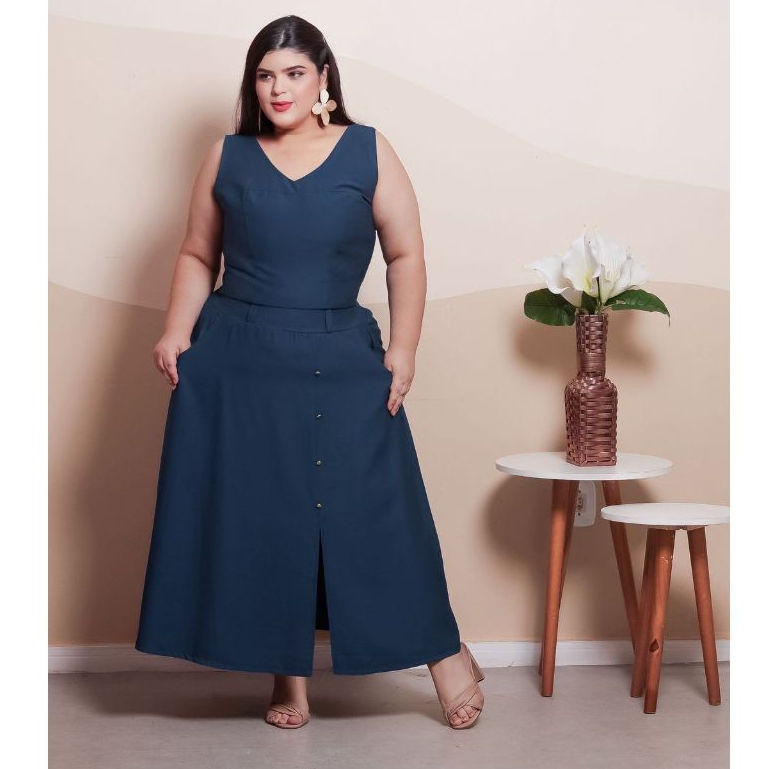 Conjunto Plus Size Saia Midi com Cropped Regata em Tecido Sensorial Marrante