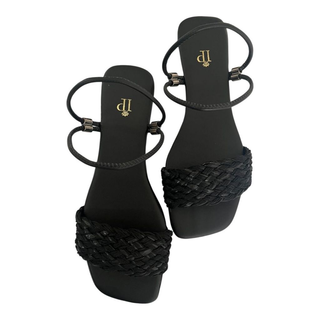 Sandália Feminina Rasteira Preta Tira Trançada com Pulseira Ajustável – Confortável e Elegante