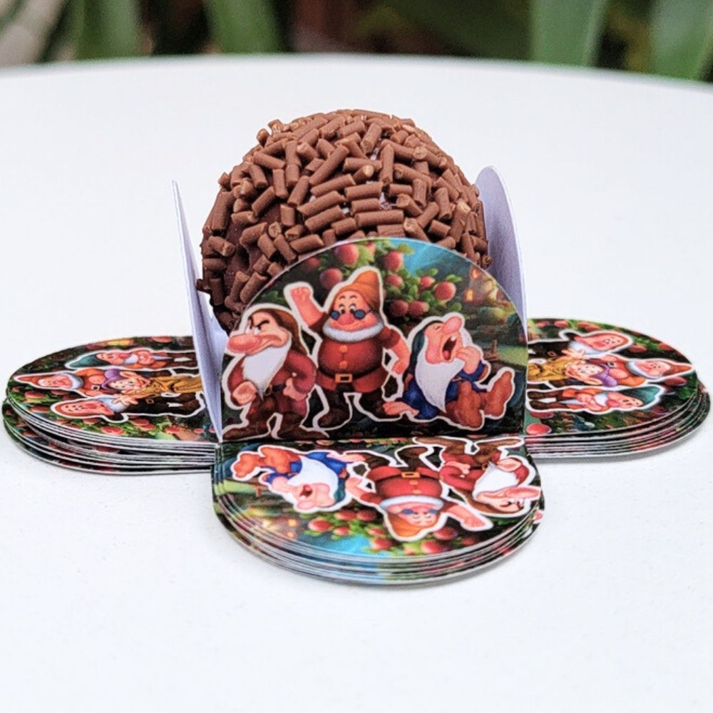 Forminha de Doce Brigadeiro, Beijinho 4 Pétalas Infantil Aniversário Lembrancinha 7 Sete Anões