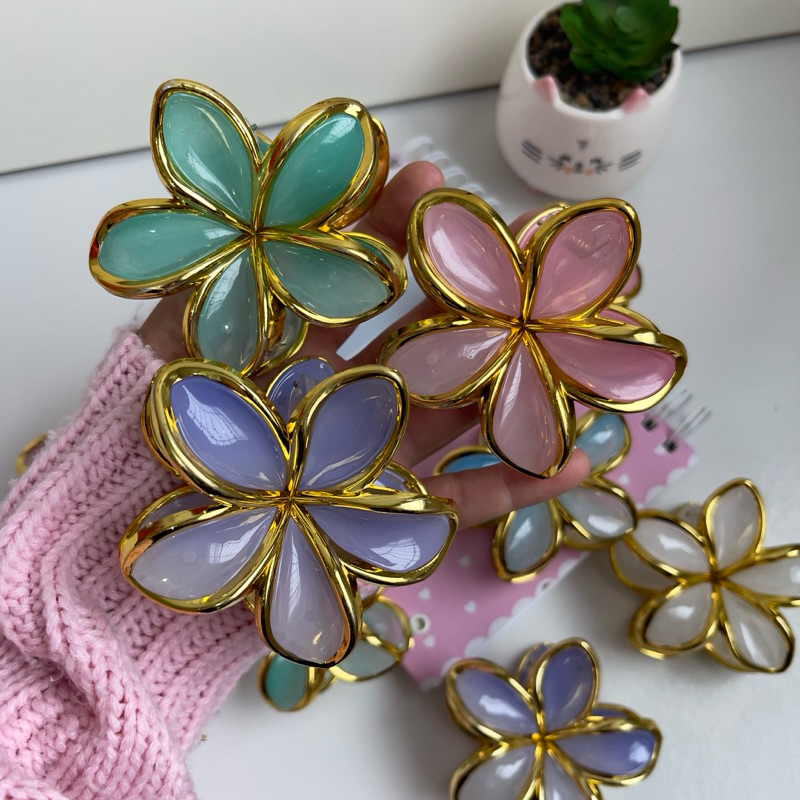 🌸 Piranha de Cabelo Flor borda Dourada! Brilho, elegância e charme em cada detalhe!✨ em Oferta na Shopee