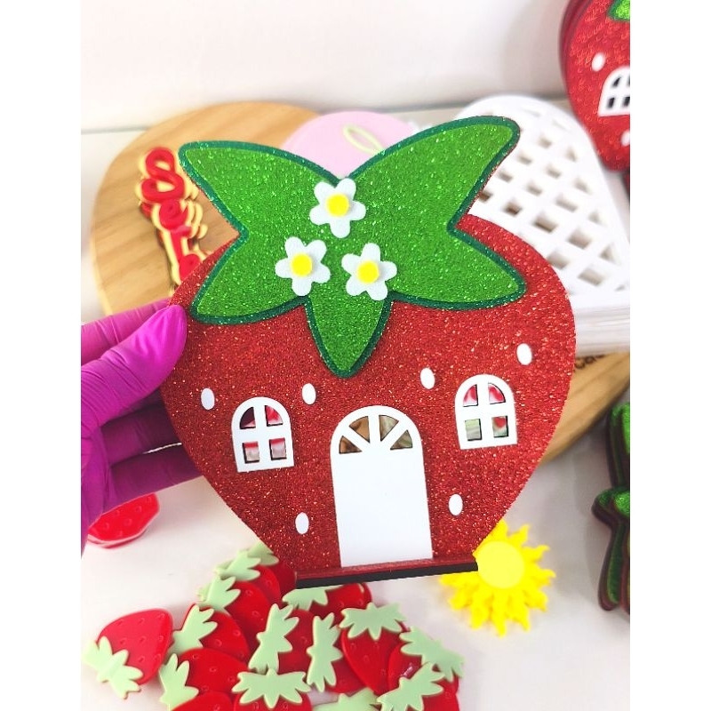 Casinha Moranguinho MDF Revestido 15cm | Aplique Decorativo Infantil Moranguinho Personalizado