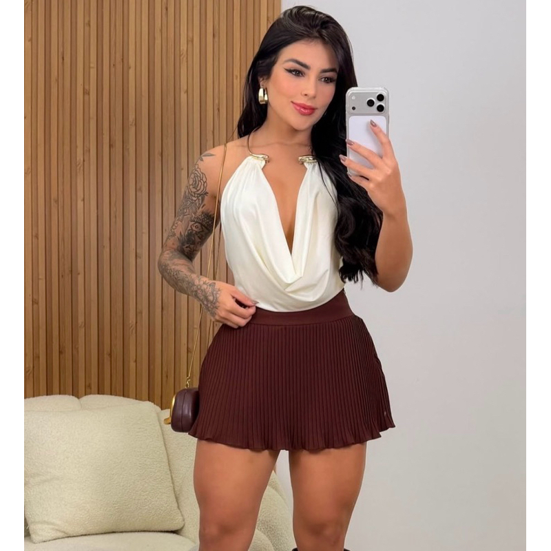 Body Feminino Suplex com Detalhe Dourado no Pescoço Elegante, Sensual e Confortável Tendência.