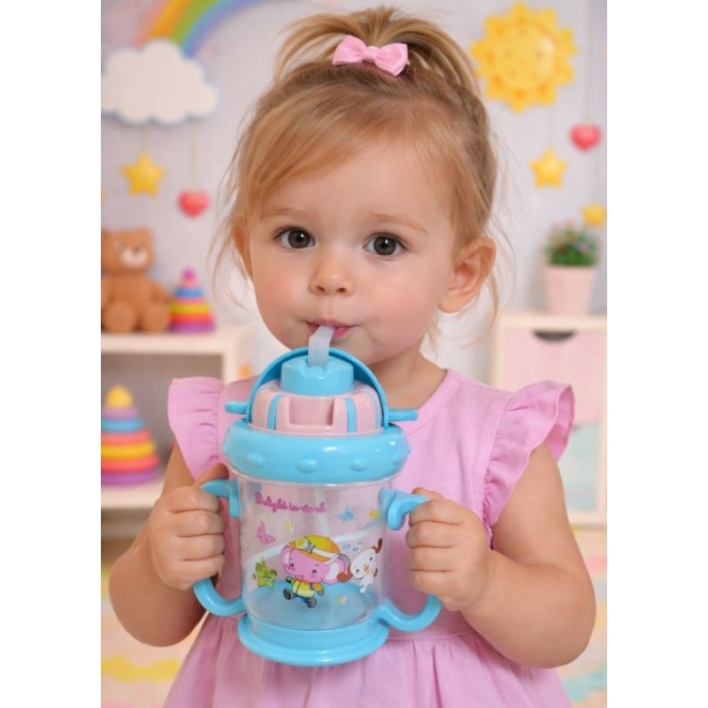 COPO INFANTIL TAMPA RETRÁTIL -  TEMA ANIMAIS  COM BICO DE SILICONE E ALÇA  DUPLA- 250ML - GARRAFINHA