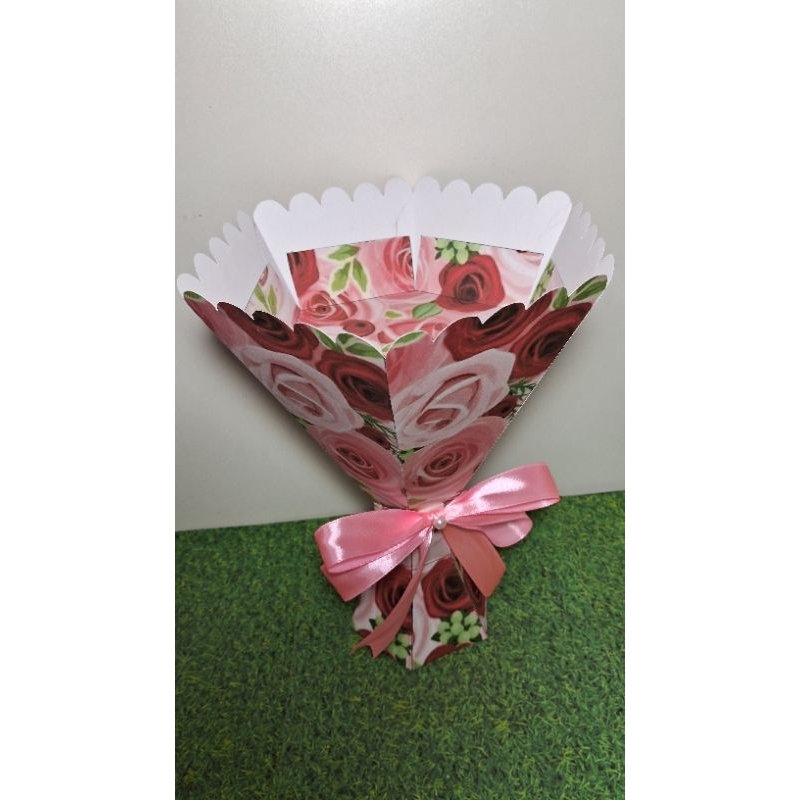Caixa Buquê Personalizada- Dia das Mães - Dia dos Namorados-Tamanho G com Laço (Feito com papel offset 240g)