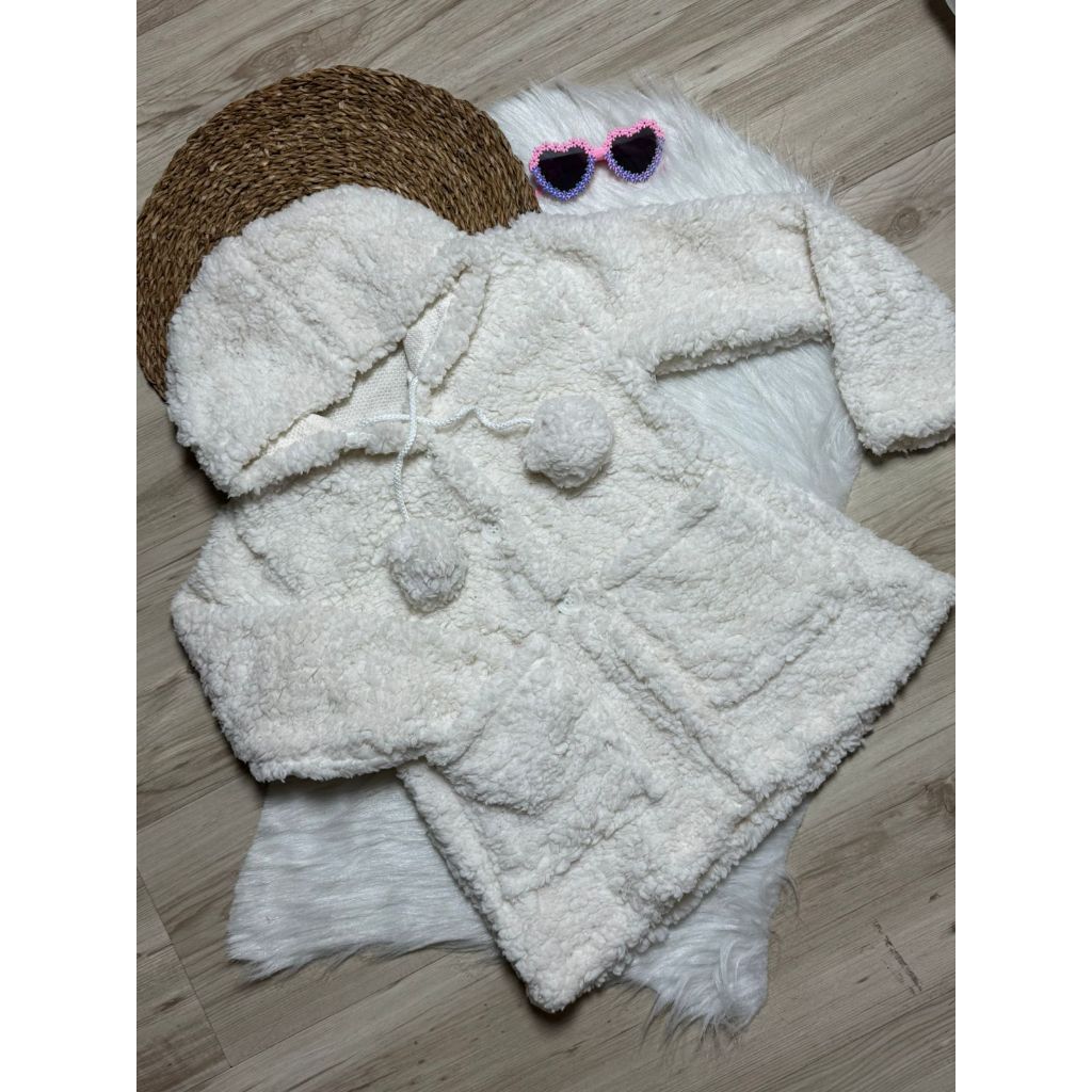 Blusa Casaco TEDDY com Capuz e Bolsos cordão com Pompom Infantil 08 ao 16 anoss Meninas Inverno