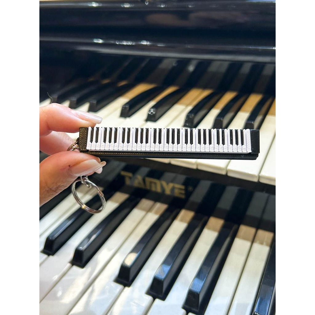 Chaveiro Teclado Musical Piano Acessório 3D Preto e Branco Para Chaves e Bolsas