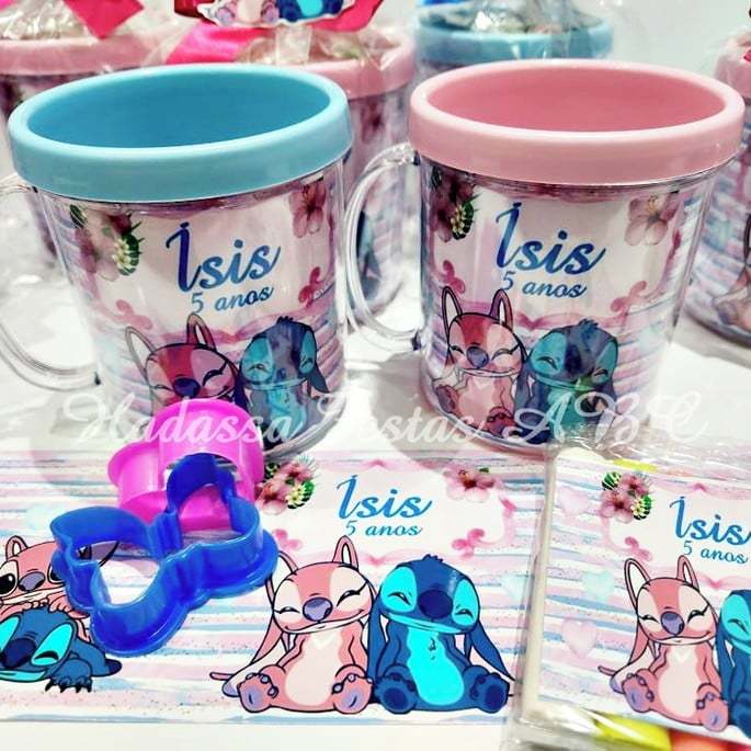 Kit Caneca acrílico personalizada com massinha e dois cortadores lembrancinha Tema Stitch e Angel/lembrancinha festa
