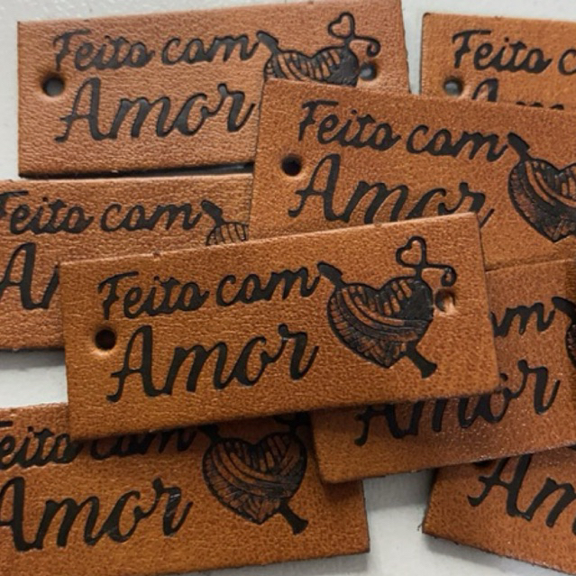kit 100 Etiquetas para Crochê Frase “Feito Com Amor “ Tag - Sintético PU Queima para Croche Artesanato Feito a Mão brind