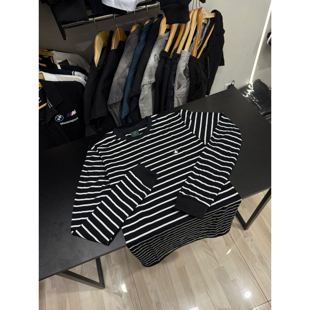 CAMISA..LISTRADA..MANGA..LONGA..PRETA..LISTRA..BRANCA